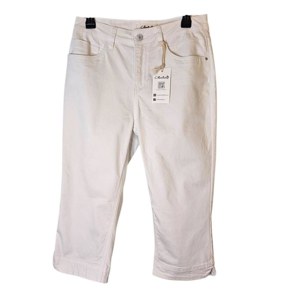 Charlie B white stretch capri pants. 10NWT.#938